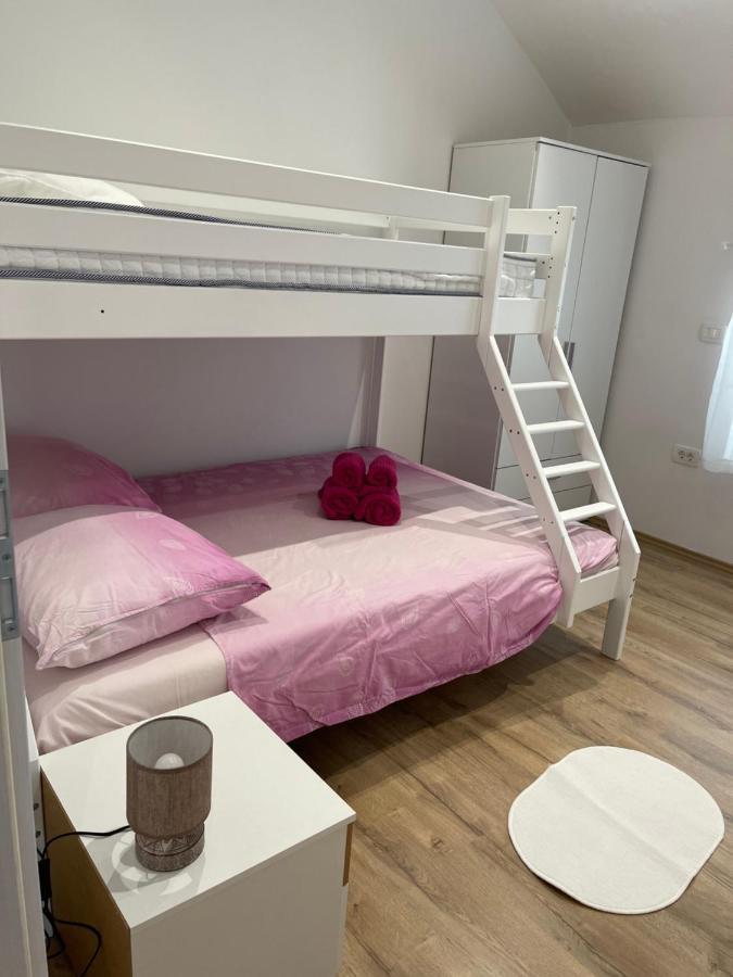 Апартаменты Apartmaji Meduza 2 Изола Экстерьер фото