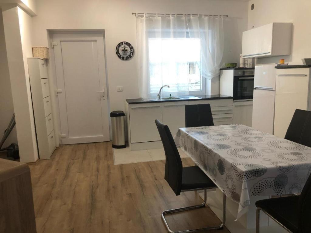Апартаменты Apartmaji Meduza 2 Изола Экстерьер фото